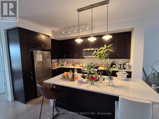 1395 Shevchenko Blvd in Oakville, ON - Building Photo - Building Photo