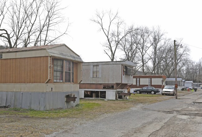 Fair Meadows Mobile Home Park in Hixson, TN - Building Photo - Building Photo