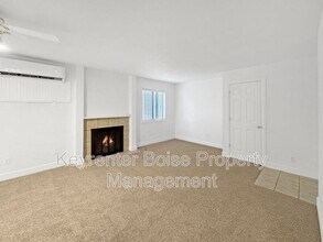 7066 W Colehaven Ln in Boise, ID - Building Photo - Building Photo