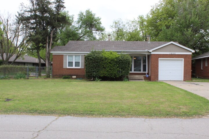 1500 Carlisle Ct in The Village, OK - Building Photo