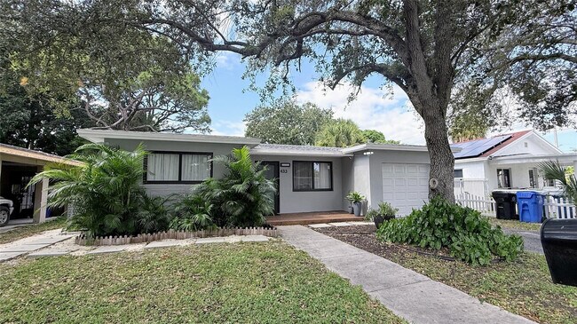 433 NW 15th Way in Fort Lauderdale, FL - Building Photo - Building Photo