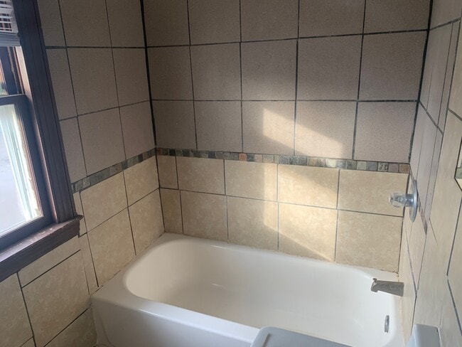 92 Upton Ave in Battle Creek, MI - Building Photo - Building Photo