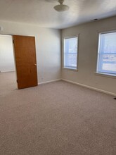 106 N Findlay Rd in Haskins, OH - Foto de edificio - Building Photo