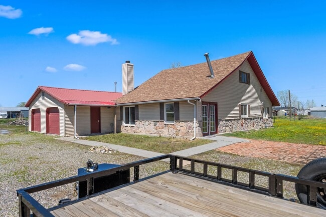 541 E Railroad St in Hardin, MT - Building Photo - Building Photo