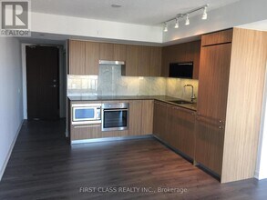 70 Queens Wharf Rd in Toronto, ON - Building Photo - Building Photo