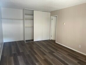 555 S La Veta Park Cir, Unit 138 in Orange, CA - Building Photo - Building Photo