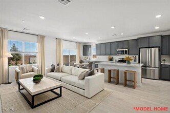 105 Cameron Chase Ave in Henderson, NV - Building Photo - Building Photo