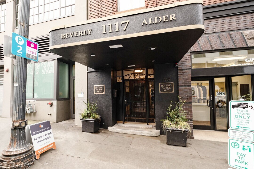 1117 SW Alder St-Unit -303 in Portland, OR - Building Photo