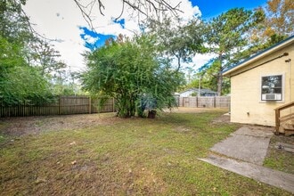 12716 Gillespie Ave in Jacksonville, FL - Foto de edificio - Building Photo