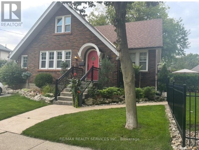 property at 2 Craig St