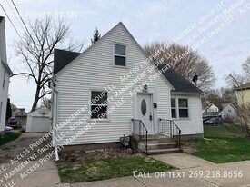 946 Hovey St SW in Grand Rapids, MI - Building Photo