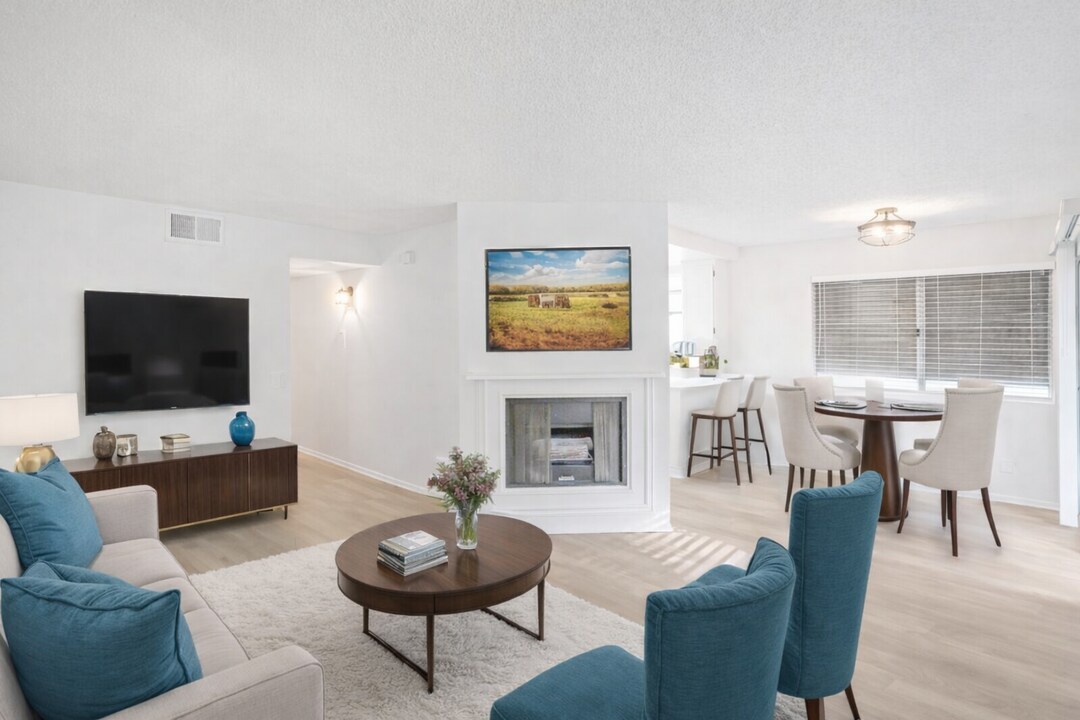 26914 Flo Ln, Unit 443 in Santa Clarita, CA - Foto de edificio