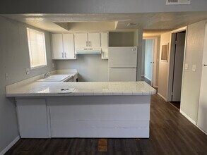 6205 Bellota Dr in Las Vegas, NV - Building Photo - Building Photo