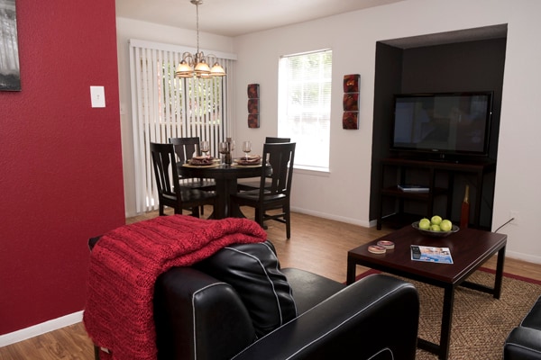 Riverside Ranch Apartments in San Marcos, TX - Foto de edificio - Building Photo