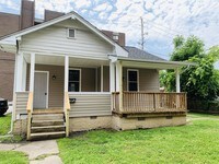 2209 1/2 Washington St E