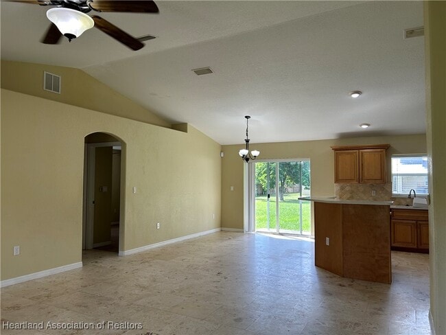625 Citroen Dr in Sebring, FL - Building Photo - Building Photo