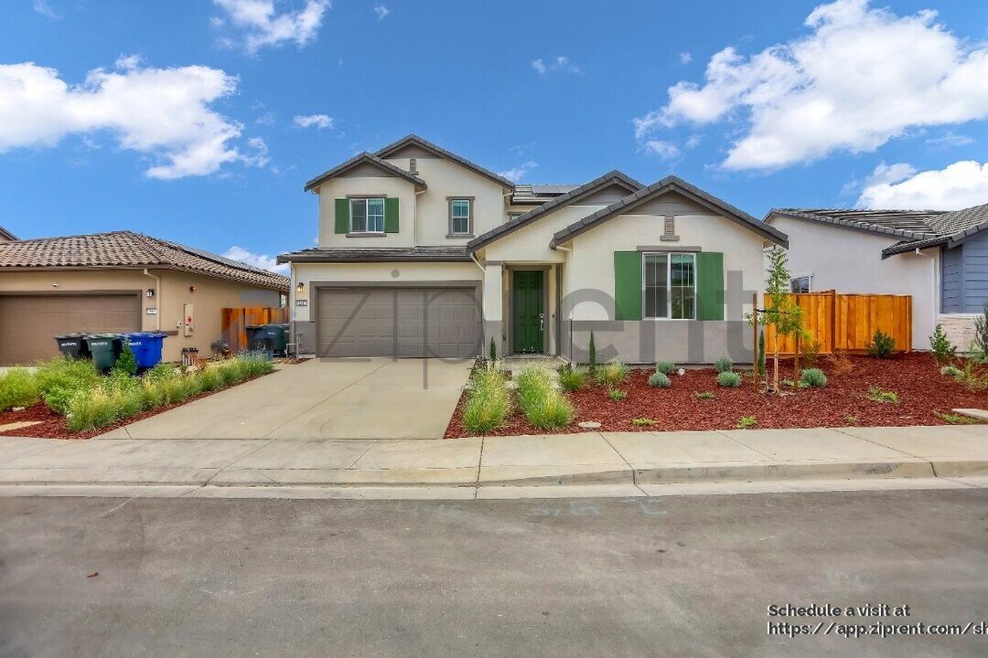 260 Teton Ranch Wy in Patterson, CA - Building Photo