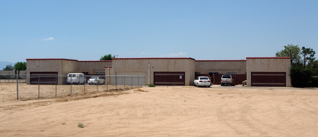 12719 Navajo Pl in Apple Valley, CA - Foto de edificio - Building Photo