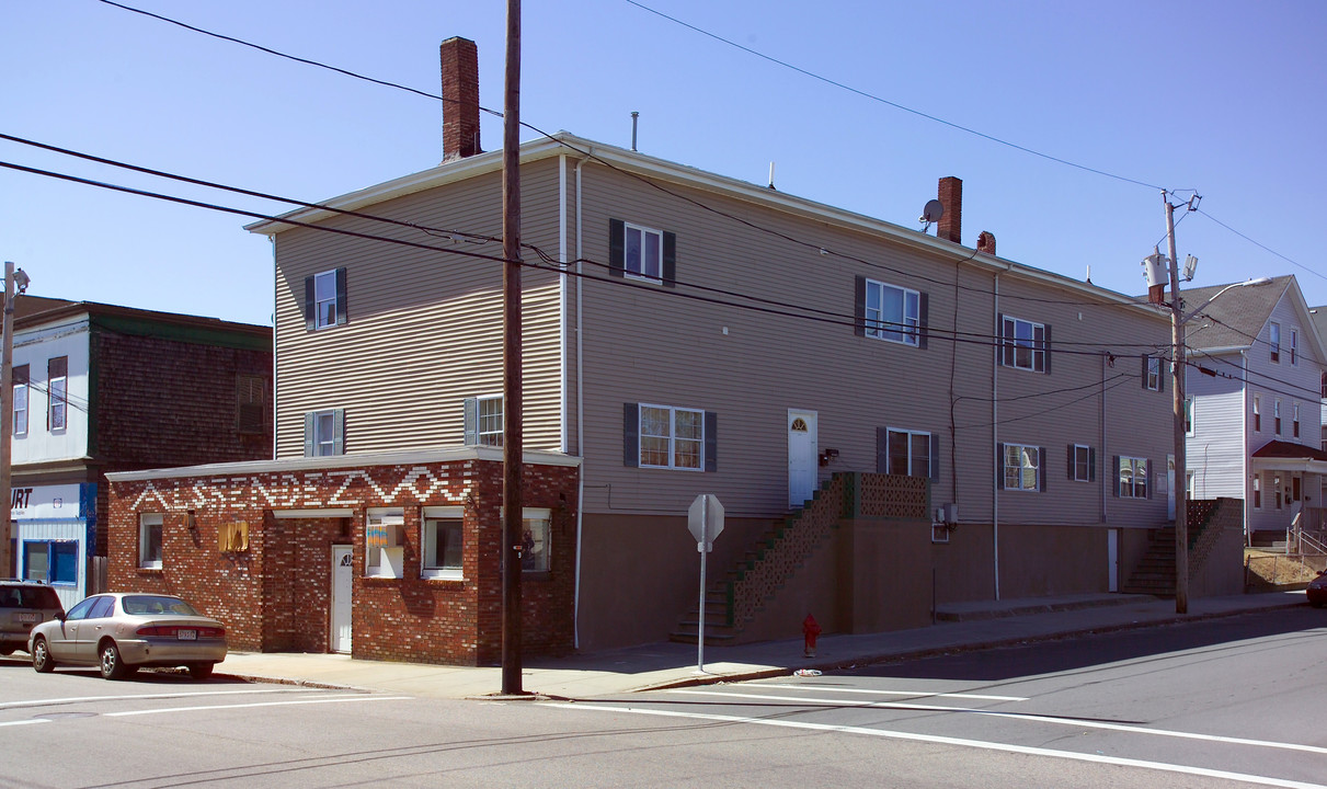 233 E Main St in Fall River, MA - Building Photo