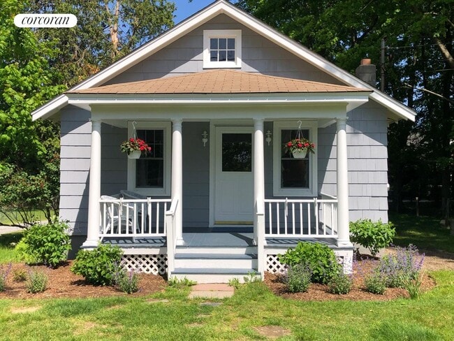 12 N Cartwright Rd in Shelter Island, NY - Building Photo - Building Photo