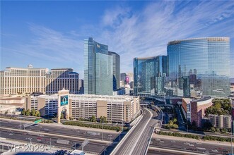 4525 Dean Martin Dr in Las Vegas, NV - Building Photo - Building Photo