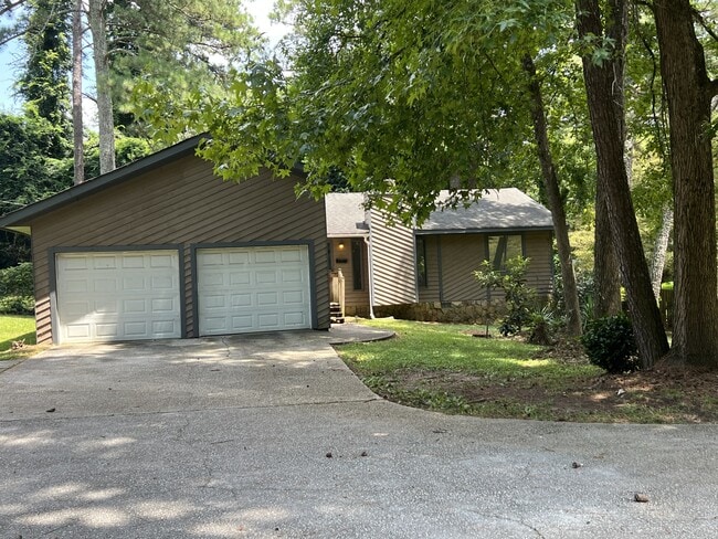 property at 2908 N Deshong Rd