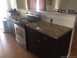 8100 Byron Ave-Unit -501 in Miami Beach, FL - Building Photo - Building Photo