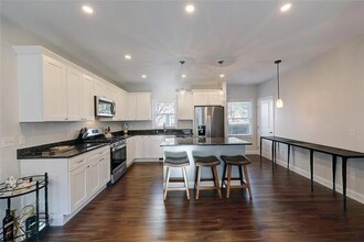 310 Greenwood Ave, Unit 1A in Rumford, RI - Building Photo - Building Photo