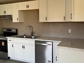 4445 Engleka Ct in Dayton, OH - Building Photo - Building Photo