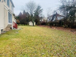 10 Victoria Way in Kendall Park, NJ - Building Photo - Building Photo