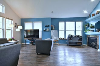 5600 Cloverdale Rd in Hanover Park, IL - Building Photo - Building Photo