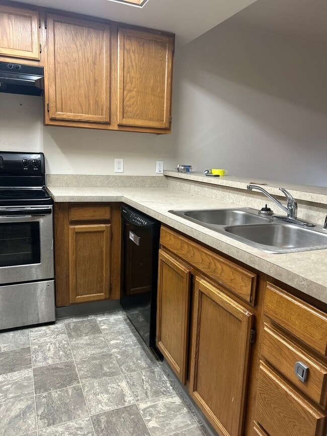 2801 Cowles St in Fairbanks, AK - Building Photo - Building Photo