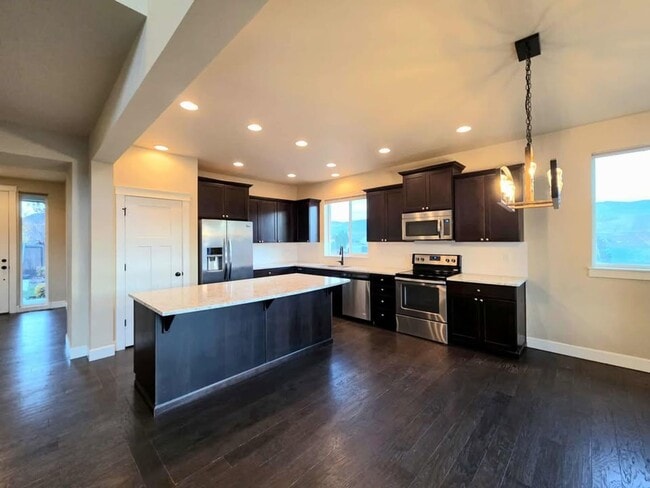 1744 S Blanchard Lp in East Wenatchee, WA - Building Photo - Building Photo