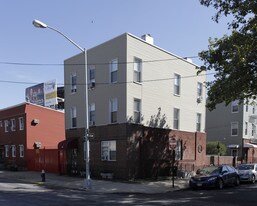 400 Manhattan Ave in Brooklyn, NY - Building Photo