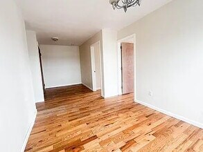 73-06 70th St in Queens, NY - Building Photo - Building Photo