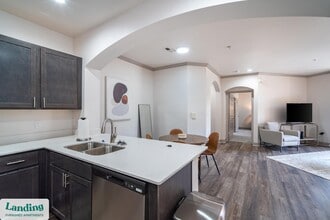 3031 Eden Ave, Unit A341 in Cincinnati, OH - Building Photo - Building Photo