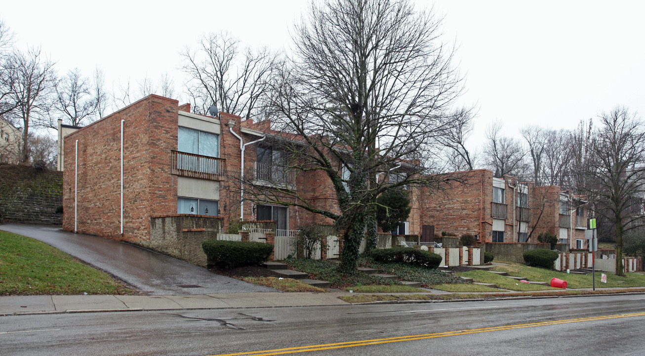 888 Van Dyke Ave in Cincinnati, OH - Foto de edificio