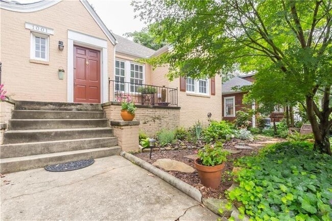 property at 1001 Amsterdam Ave NE