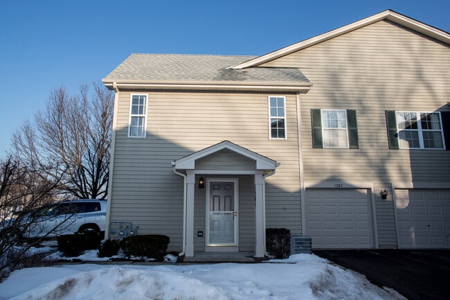 1281 Orleans Dr in Mundelein, IL - Building Photo - Building Photo