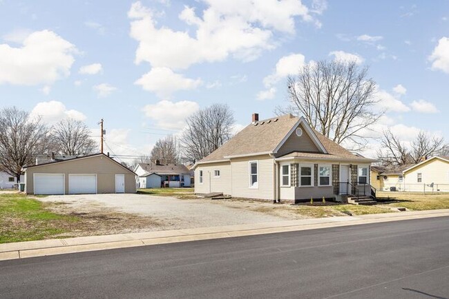 32 S Indiana St in Bargersville, IN - Building Photo - Building Photo