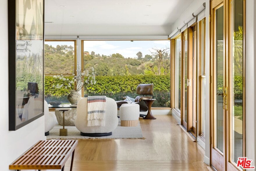 2058 Westridge Rd in Los Angeles, CA - Building Photo