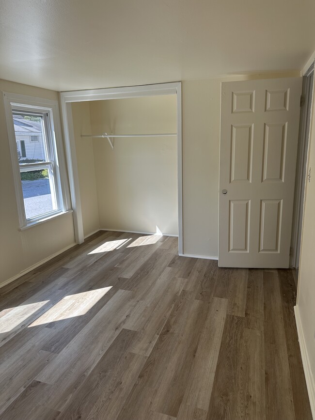 19 W Market St, Unit Apt. 1 in Hyde Park, NY - Foto de edificio - Building Photo
