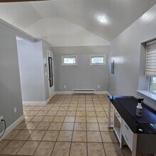 26 Thomas Pl in Smithtown, NY - Building Photo - Building Photo