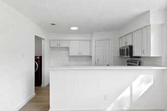 2042 Lexington Woods Dr in Spring, TX - Building Photo - Building Photo