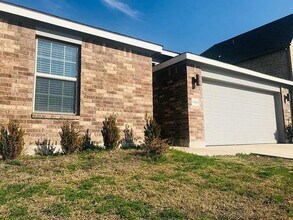 13528 Fern Grove Ct in Manor, TX - Building Photo - Building Photo