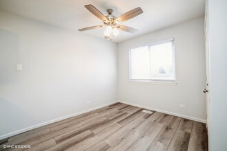 373 Newport Ln in Bartlett, IL - Building Photo - Building Photo