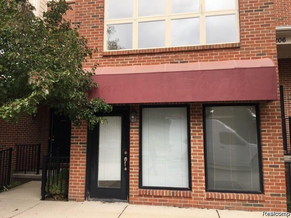 205 Legato Dr in Walled Lake, MI - Building Photo