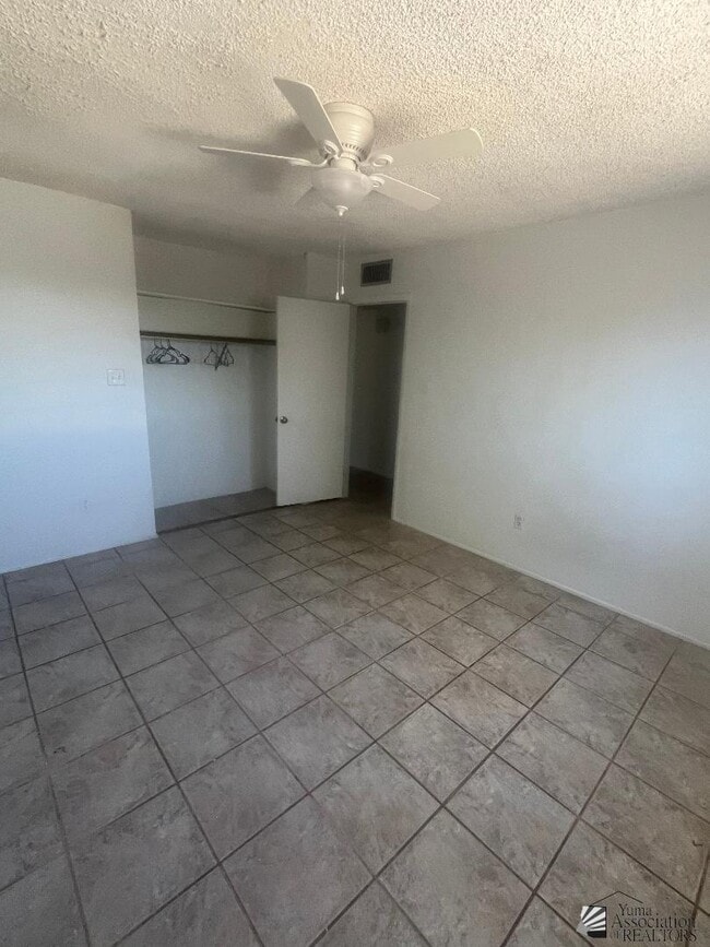 1424 E Sunset Ct in Yuma, AZ - Building Photo - Building Photo