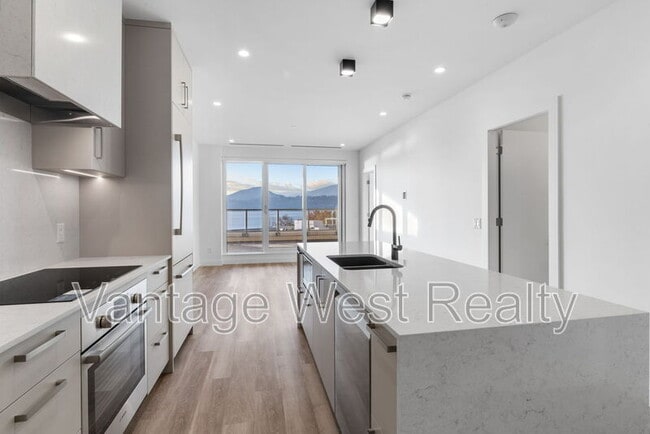 property at 3340-3340 Lakeshore Rd