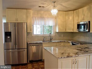 2537 Oakhampton Pl in Herndon, VA - Building Photo - Building Photo